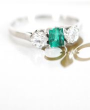 Art Deco Platin Ring mit Muzo Smaragd und 0,49ct Brillanten A2864