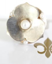 Hübscher Ring aus 925 Silber mit Perlen im Blütendesign A3008
