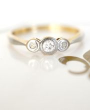 Antiker englischer Art Deco Ring mit Diamanten aus 18ct Gelbgold + Platin A3297