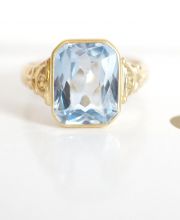 Antiker schöner Jugendstil Ring 585/000 Gelbgold mit grossem Blautopas B3625