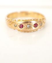 Antiker englischer Jugendstil Ring Rubine Diamanten 9ct Gelbgold um 1900 B3642