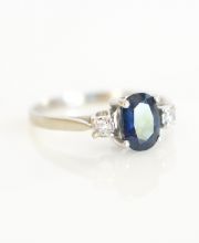 Sehr schöner Ring mit blauem Saphir + Brillanten aus 585/000 Weissgold B3991
