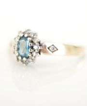Englischer vintage Ring aus 375/000 Gelbgold mit Blautopas + Diamanten B3811