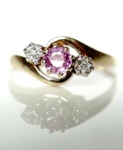 Hbscher englischer vintage Ring mit rosa Saphir + Diamanten 375 Gelbgold B3934