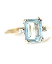 Schner englischer vintage Ring mit Aquamarin Brillanten 750/000 Gelbgold B4024