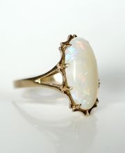 Schner englischer vintage Ring mit Edel-Opal in 375/000 Gelbgold B4137