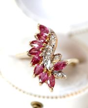 Schner englischer vintage Ring mit Rubinen und Diamanten 375 Gelbgold B4145