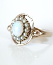 Antiker Art Deco Ring mit Edel Opal und Saatperlen aus 9ct Gelbgold B4174