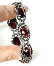 Sehr schnes vintage Armband aus 835/000 Silber mit grossen Granaten B4161