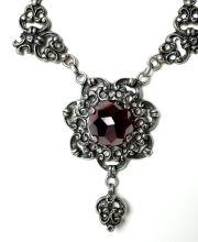 Sehr schnes vintage Collier aus 835/000 Silber mit grossen Granat B4162