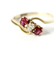 Antiker englischer Ring mit Diamant und Rubinen aus 750 Gelbgold um 1900 B4198