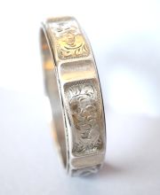 Wunderschner breiter antiker Armreif aus 900/000 Silber mit Ziselierungen B4220