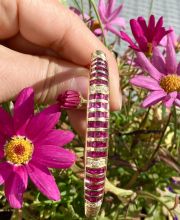 Herrlicher Luxus Armreif aus 750/000 Gelbgold Rubine und Brillanten B4231