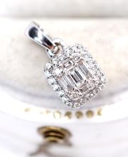 Sehr hbscher kleiner Anhnger aus 750/000 Weissgold mit 0.15ct Brillanten B4237