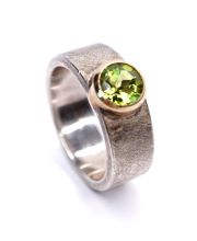 Schwerer Design Ring aus 925 Sterling Silber mit Peridot , vergoldet B4277