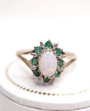 Sch�ner englischer vintage Ring mit Edel-Opal + Smaragden 375/000 Gelbgold B4331