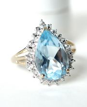 Sch�ner englischer vintage Ring mit grossem Blautopas in 375/000 Gelbgold B4364