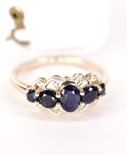 Edler englischer vintage Ring mit blauen Saphiren in 375 Gelbgold B4372