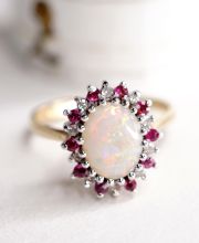 Sch�ner vintage Ring mit Edel-Opal + Rubin + Diamanten 375/000 Gelbgold B4370