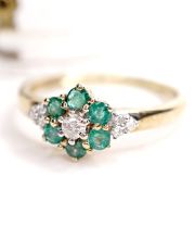 H�bscher englischer vintage Ring mit Smaragd + Diamanten 375/000 Gelbgold B4377