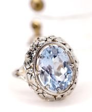 Antiker Art Deco Ring mit Blautopas in 750 Gelbgold + Weissgold B4394