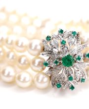 Kostbares 3 reihiges Akoja Zuchtperlen Armband 750 Weissgold mit Smaragden B4380