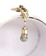 H�bscher kleiner vintage Anh�nger 585/000 Gelbgold mit gr�nem Saphir B4433