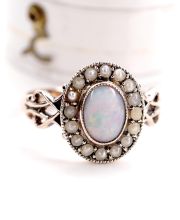 Antiker britischer Ring mit Edel Opal und Saatperlen aus 9ct Gelbgold B4444