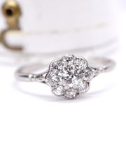 Antiker sch�ner Ring 750/000 Weissgold mit ca.0.40ct Diamanten B4442