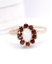 Edler englischer vintage Ring mit Opal und Granat 375 Gelbgold B4468