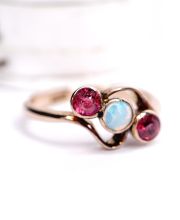 Antiker englischer Ring aus 375/000 Rotgold mit Opal und Granat B4465