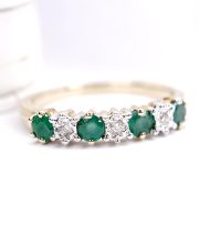 Wunderbarer englischer Ring 375/000 Gelbgold Smaragde + Brillanten B4479