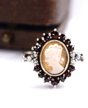 Sch�ner antiker Ring aus 800 Silber mit b�hmischen Granat und Gemme B4500
