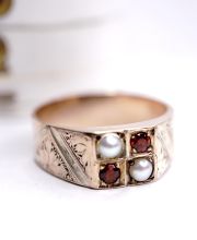 Sch�ner antiker Ring aus 333 Rotgold mit Granat und Saatperlen B4502