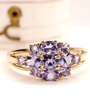 Edler englischer vintage Ring mit Tansanit in 375/000 Gelbgold B4523