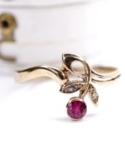 Zauberhafter antiker Jugendstil Ring aus 333/000 Gelbgold als Kirsche B4529