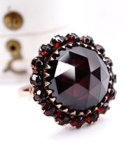 Antiker Ring um 1900 aus 585/000 Rotgold mit b�hmischen Granaten B4545