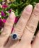 Stattlicher Ring aus 900 Platin mit grossem blauen Saphir und Brillanten B4236